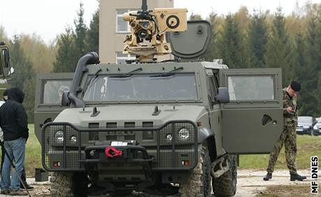 Ve Vykov testovali vojáci obrnné vozidlo pro nasazení v Afghánistánu.