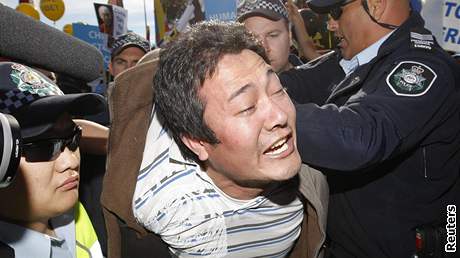 Australsk policie zatk protinskho demonstanta