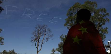 Letadlo pe na nebe npis Svobodn Tibet