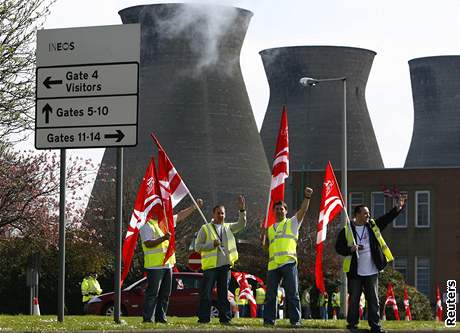 Stávka v rafinerii ve Skotsku zpomalila provoz na ti týdny.