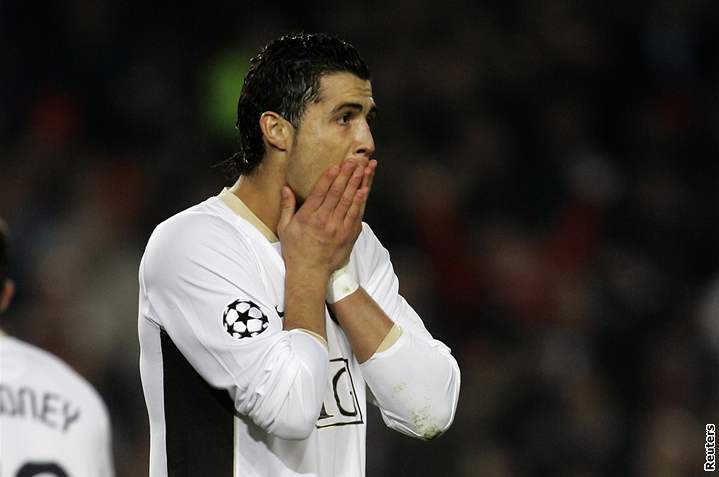 Ronaldo zahazuje penaltu...
