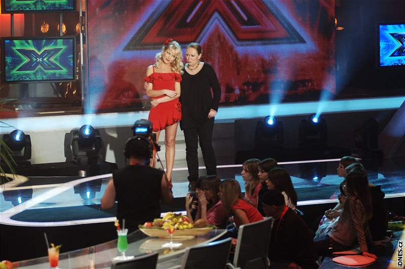 Banánová noc X Factoru - Martina Pártlová (vlevo), Gábina Osvaldová