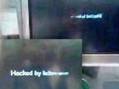 Hacked by hckrx crew (Napadeno partou hckrx), hlásil infokiosek ve stanici metra Muzeum.