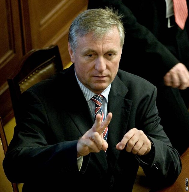Jiímu Paroubkovi se ani napotetí nepodailo svrhnout kabinet Mirka Topolánka.
