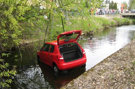 Zchrana fabie z nhonu Jizery v Turnov (29.4.2008)