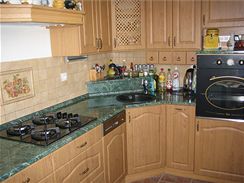 Panelkov kuchyn v rustiklnm stylu 