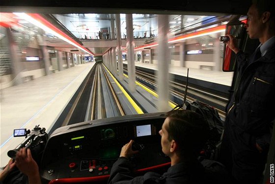 Praské metro se sice roziuje, ale jeho provozní doba se má zkrátit.