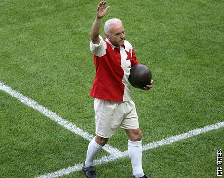 Frantiek Veselý loni v kvtnu slavnostn otevíral stadion v Edenu.