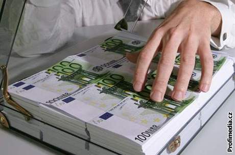 Každý ze šťastlivců si připíše na účet 9,2 milionu eur, tedy přes 220 milionů korun. Ilustrační foto