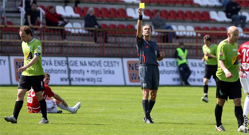 Rozhodí Makovika a mostetí hrái Gedeon (vpravo) a Pila