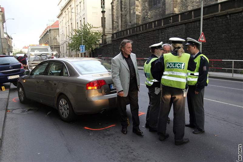 Nehoda Karla Gotta v praské Resslov ulici