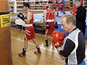 Bezen 2004, Vladimir Putin na trninku ruskch boxer pot, co odevzdal hlas v prezidentskch volbch. Vyhrl je s 71 procenty hlas.