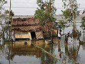 Následky cyklonu Nargis poblí Yangonu (kvten 2008)