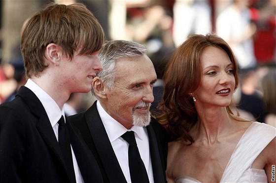 Cannes 2008 - Dennis Hopper s manželkou a synem
