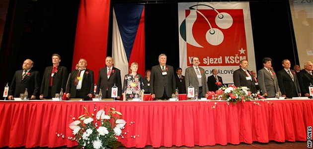 Kdo myslel, �e díky výro�í Listopadu podpora komunist� aspo� do�asn� zeslábne, mýlil se. Ilustra�ní foto