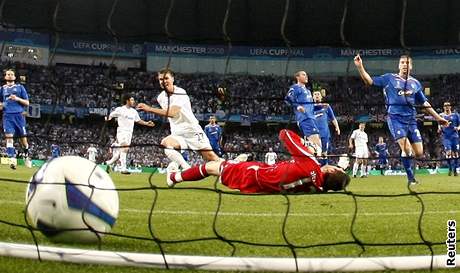 Fotbalisté Zenitu Petrohrad obhajují loské vítzství v Poháru UEFA. Na snímku hrají proti Glasgow Rangers.
