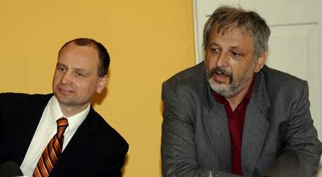 Pedseda Soudcovské unie R Jaromír Jirsa  (vlevo) a psycholog Petr molka