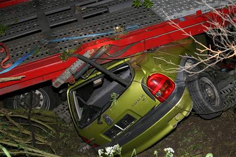 Nehoda kamionu a vlaku u Neteb na Mlnicku (14.5.2008)