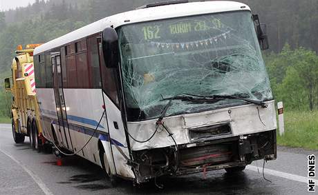 U erné Hory se srazil autobus s osobním autem