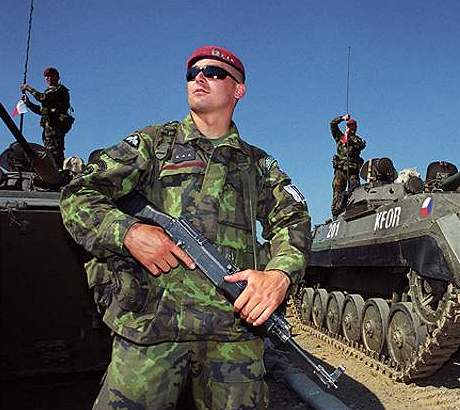 Kosovo je od roku 1999 pod správou OSN. Mírovým jednotkám velí NATO.