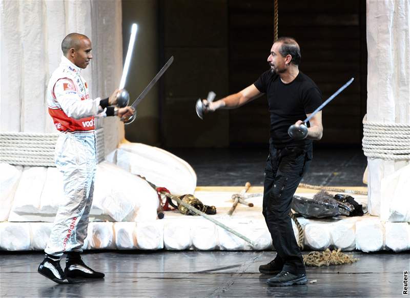Lewis Hamilton jako Apollón