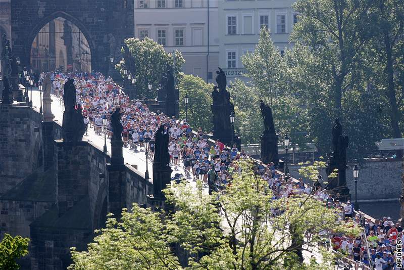 Závodníci na Karlov most