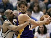 Utah - L.A. Lakers, Pau Gasol(vpravo), Carlos Boozer