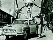 Automobil Tatra 603 pod rozestavným Atomiem
