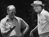 Gerald Ford (vlevo) na golfu
