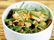 Teplý salát s olivami