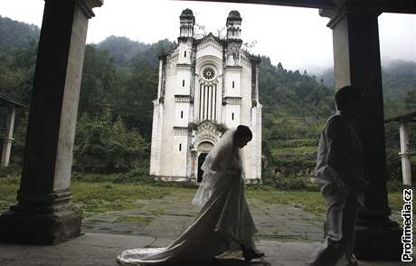 Kostel v Pcheng-žou byl mezi novomanželi populární. Archivní snímek z října 2007