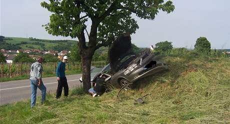 Auto na Hodonnsku narazilo do sklpku. idii se nic nestalo