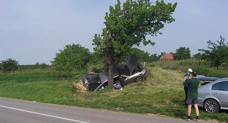 Auto na Hodonnsku narazilo do sklpku. idii se nic nestalo