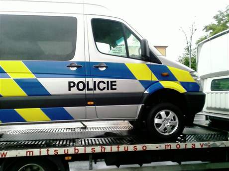 Mercedes v novch policejnch barvch