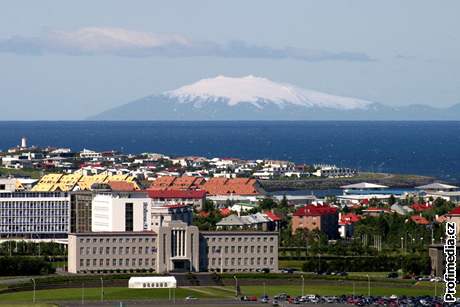Otesy z padesát kilometr vzdáleného Selfossu byly patrné i v hlavním mst Islandu Reykjavíku. Ilustraní foto