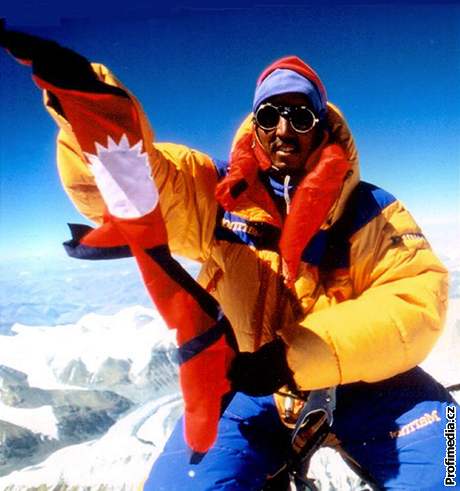 Appa pi loském rekordním výstupu na Everest, svj rekord letos opt pekonal.