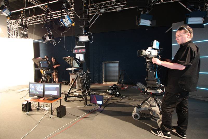 Studio zpravodajství TV Z1 - mini kamerový jeáb pro efektní zábry ze studia