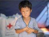 Malý Barmánec, kterého cyklon Nargis pipravil o domov (22. kvtna 2008)