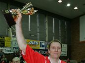 Basketbalisté Pardubic vybojovali v roce 2008 v Mattoni NBL. Pohár pevzal kapitán týmu Jií Novotný