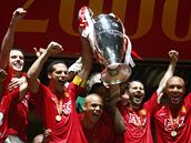 OBHÁJCE. Manchester United vyhrál Ligu mistr� vloni, nyní je znovu favorit.