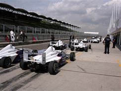 Jzdy monopostem Formula BMW na maarskm Hungaroringu