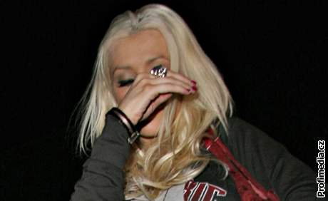 Christina Aguilera vymetá jeden bar za druhým.