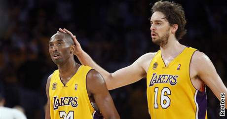 L.A. Lakers - San Antonio, Bryant (vlevo), Gasol