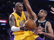 L.A. Lakers - San Antonio, Bryant (vlevo), Duncan