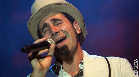 Serj Tankian byl v esku se sólovými projekty, vystoupil i se symfoniky. V srpnu dorazí se System Of A Down.