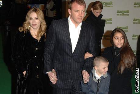 Jet donedvna spokojen rodina - Madonna, jej manel Guy a jejich dti