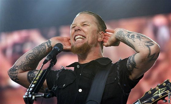 Koncert kapely Metallica - kytarista James Hetfield