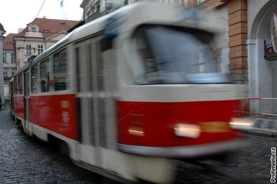Bezpenostní systém tramvají pozná pouze konetinu dosplého