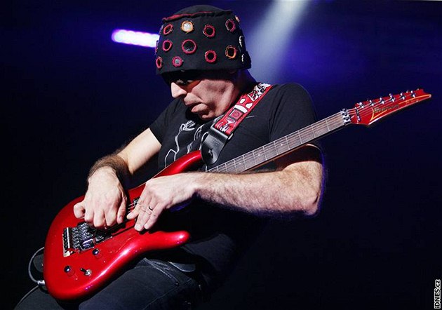 Kytarista Joe Satriani koncertoval v praské T-Mobile Aren - Praha (3. ervna...