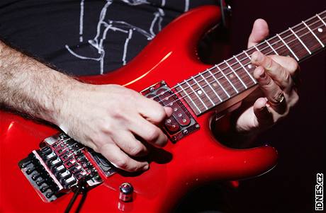 Kytarista Joe Satriani koncertoval v pra�ské T-Mobile Aren�